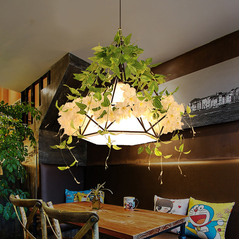 Warehouse a sospensione a sospensione a sospensione a sospensione lampada appesa in gabbia in metallo in bianco/rosso con deco floreale artificiale