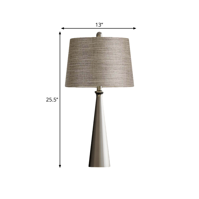 1 Glühbirnenschlafzimmer Nachttisch Beleuchtung Einfache silberne Nachttischlampe mit sich verjüngter Trommelstoffschatten