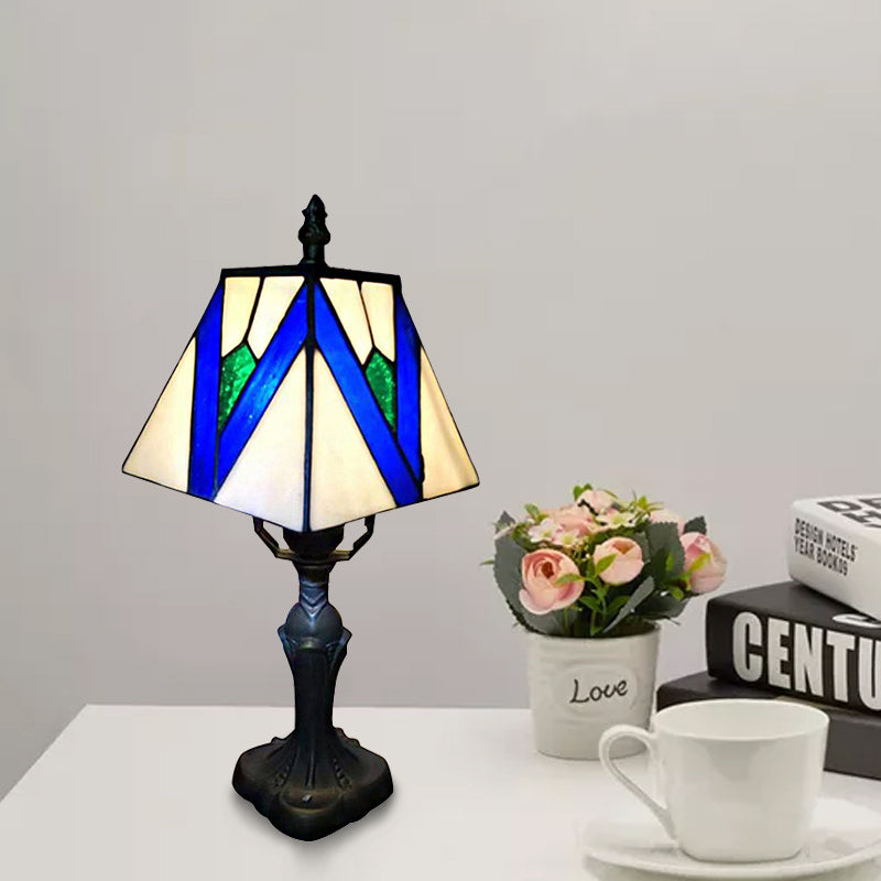1 scrivania artigianale leggera Light Tiffany Classic Art Reading Light in blu/Bianco per l'illuminazione della camera da letto