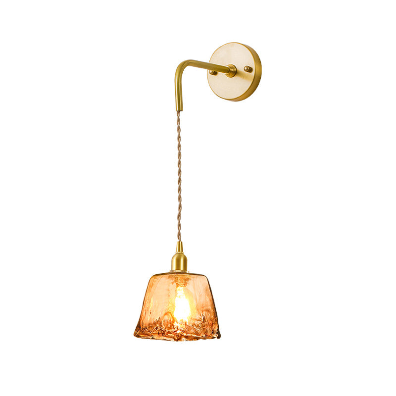 Bräuner Glaskegel/Trapez/flacher Leuchter Kolonialismus 1-Licht Wohnzimmer Wandmontageleuchte in Gold mit Schnur