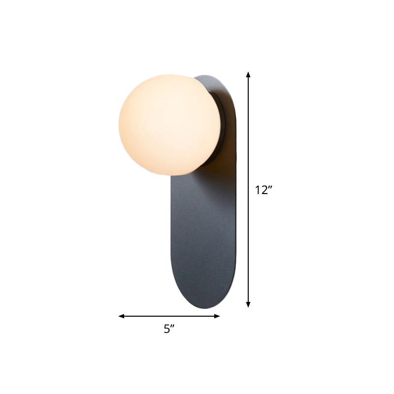 Iron Elliptique à chasse d'eau minimaliste 1 ampoule Black Black Mury Light avec une teinte en verre d'orbe