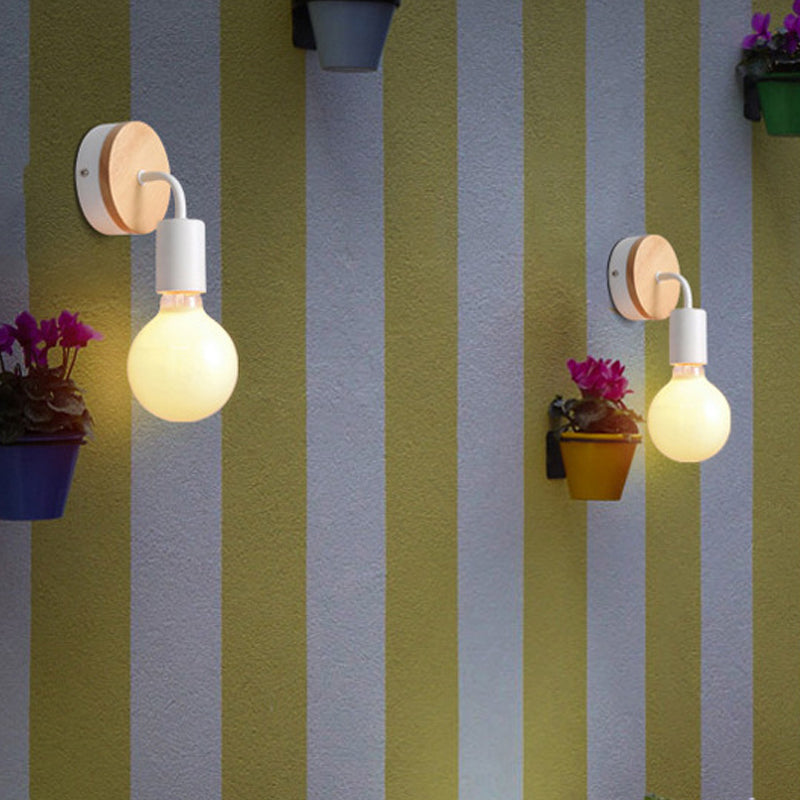 Eisenbiegung Rotatierbare Wandbeleuchtung minimalistischer 1 Kopf Schwarz/Weißholzleuchten mit exponiertem Glühbirnendesign