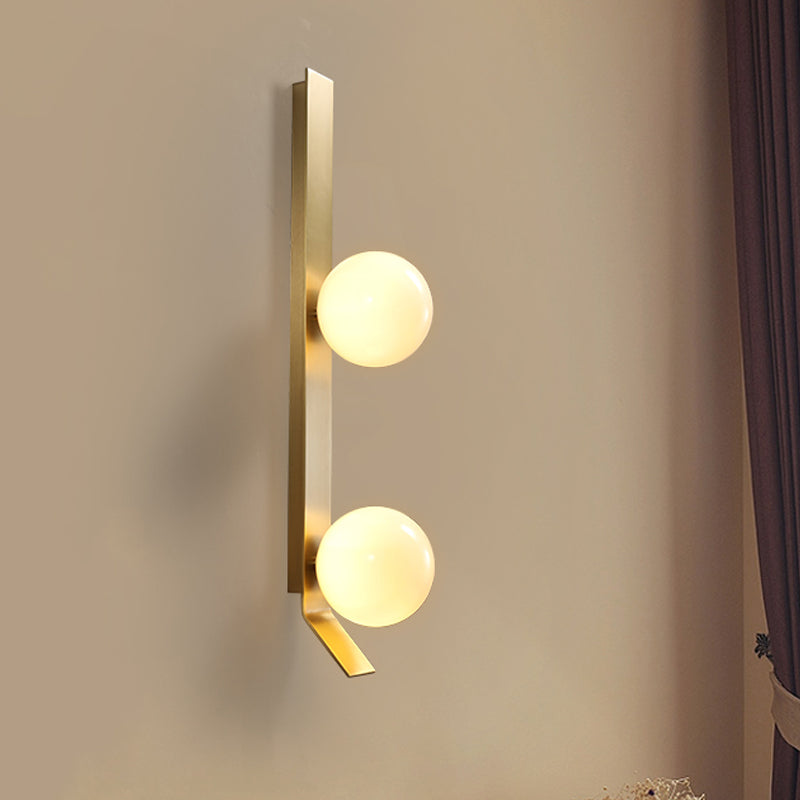 Messing lineaire wandverlichting armatuur vintage 2 koppen metalen sconce lamp met bol ivoorglasschaduw