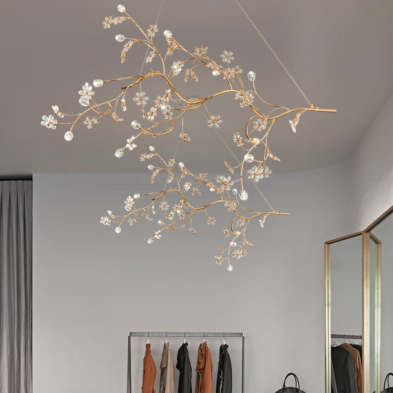 Romantischer Pflaumenbaum -Kronleuchter mit Kristallblume 12 Lichter Metallic -Anhänger Licht in Gold für Cafe