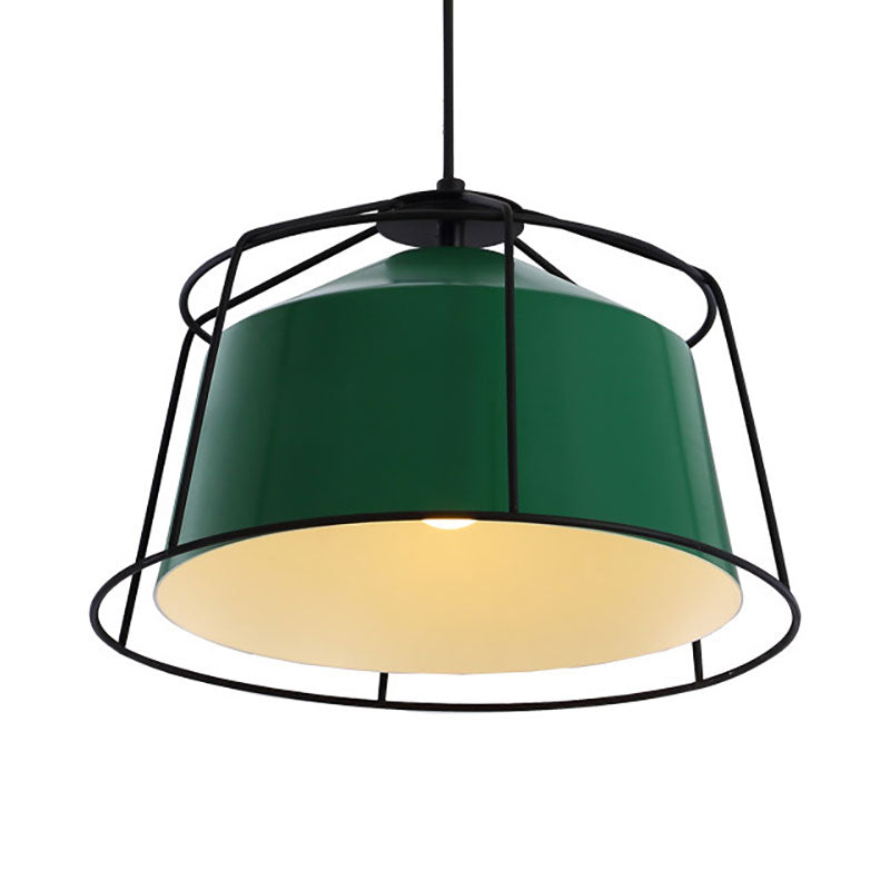 Luz colgante de cocina en forma de granero con lámpara colgante tradicional de luz de metal jaula en bosque verde