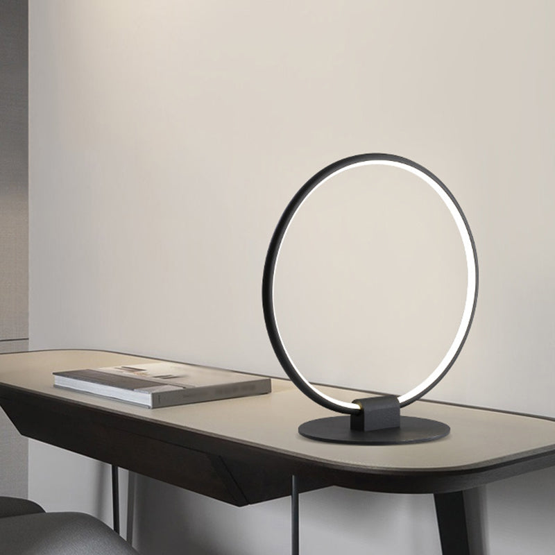 Ringmetall Tischlampe Modernismus führte schwarze Nachtbeleuchtung mit schlankem rundem Sockel in warmem/weißem Licht