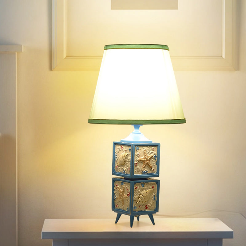 Lampada da comodino Conch Cubic per camera da letto Lampada da lavoro moderna in resina a 1 luce con paralume in azzurro/azzurro