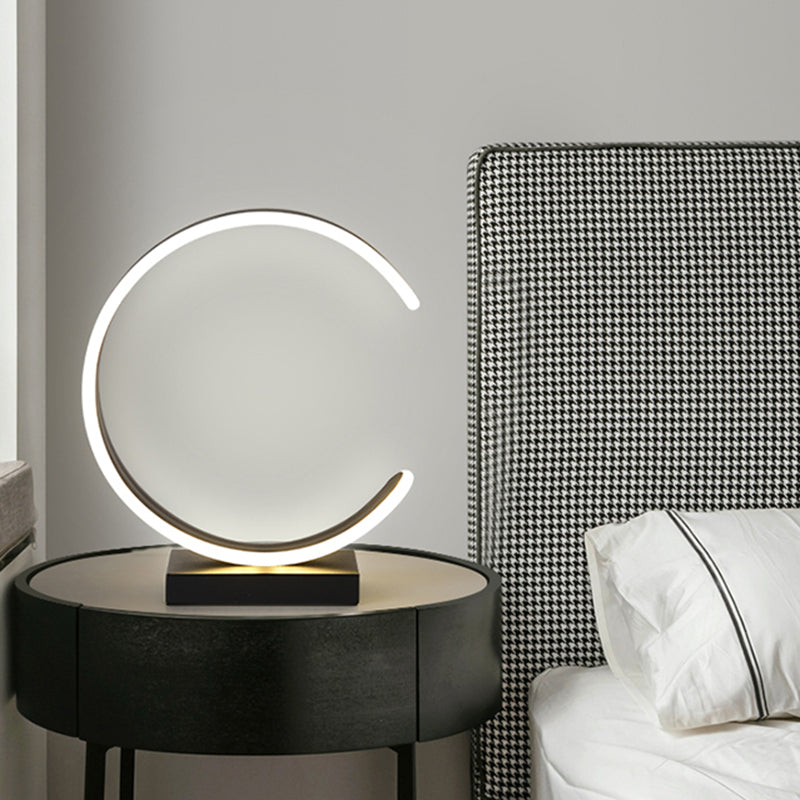 Lampada da tavolo a LED per camera da letto Minimalismo Lampada da comodino bianco/nero con paralume metallico a forma di C