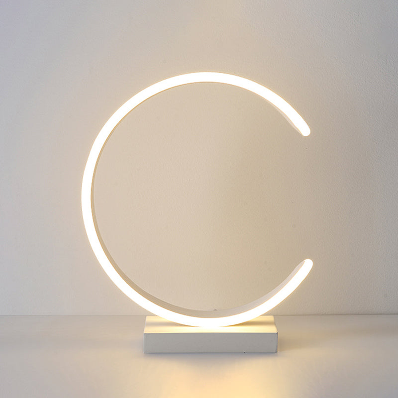 Lampada da tavolo a LED per camera da letto Minimalismo Lampada da comodino bianco/nero con paralume metallico a forma di C
