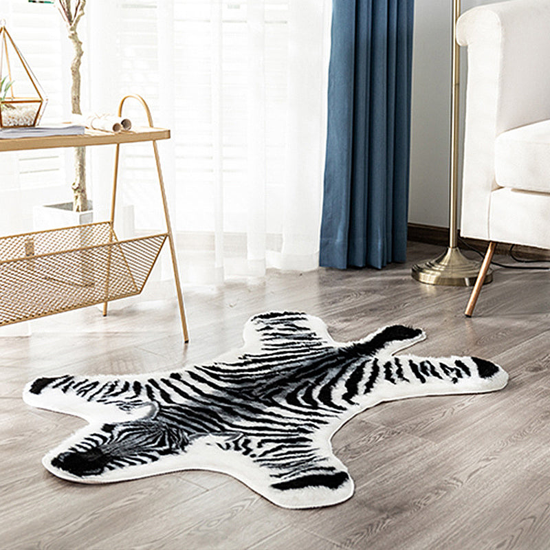 Black Zebra Striped Pattern Rug Polypropylene Modern Rug Washable Non-Slip Pet Friendly Carpet for Living Room