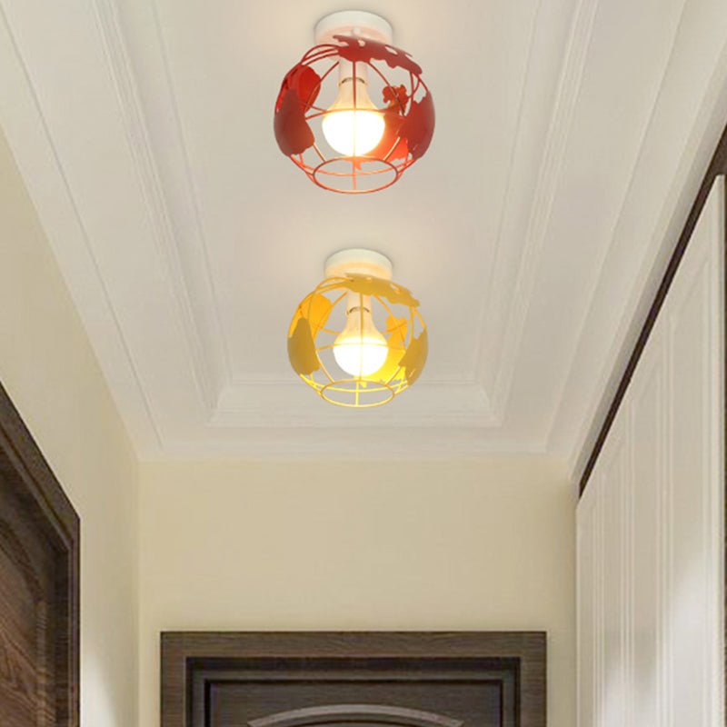 Globe Metallic Flush Mount Light con ombra a gabbia Stile industriale 1 corridoio con soffitto in nero in nero/rosso