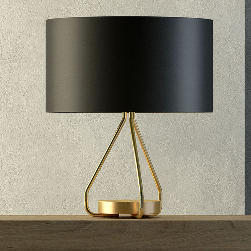 Lampada da notte a gabbia aperta in ottone Illuminazione da tavolo vintage in metallo a 1 luce con paralume in tessuto a tamburo