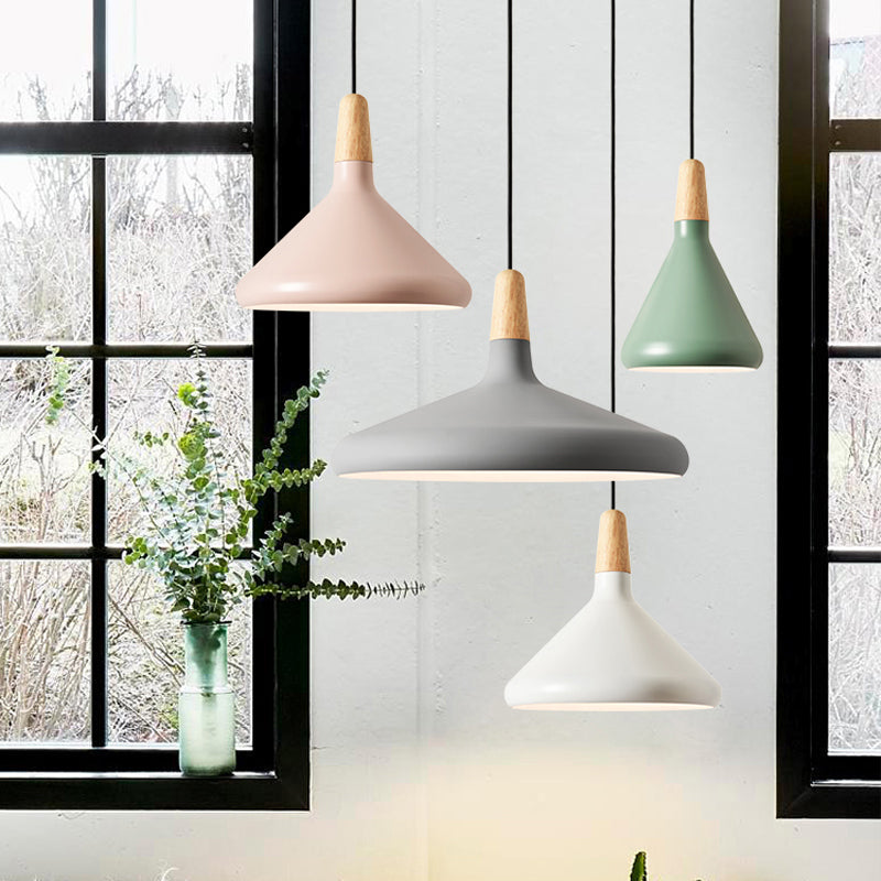 Plafonnier suspendu à suspension macaron aluminium 1 bulbe rose / or / gris et pendant en bois