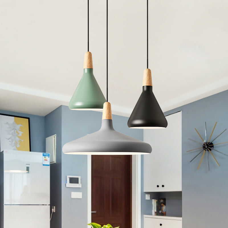 Plafonnier suspendu à suspension macaron aluminium 1 bulbe rose / or / gris et pendant en bois