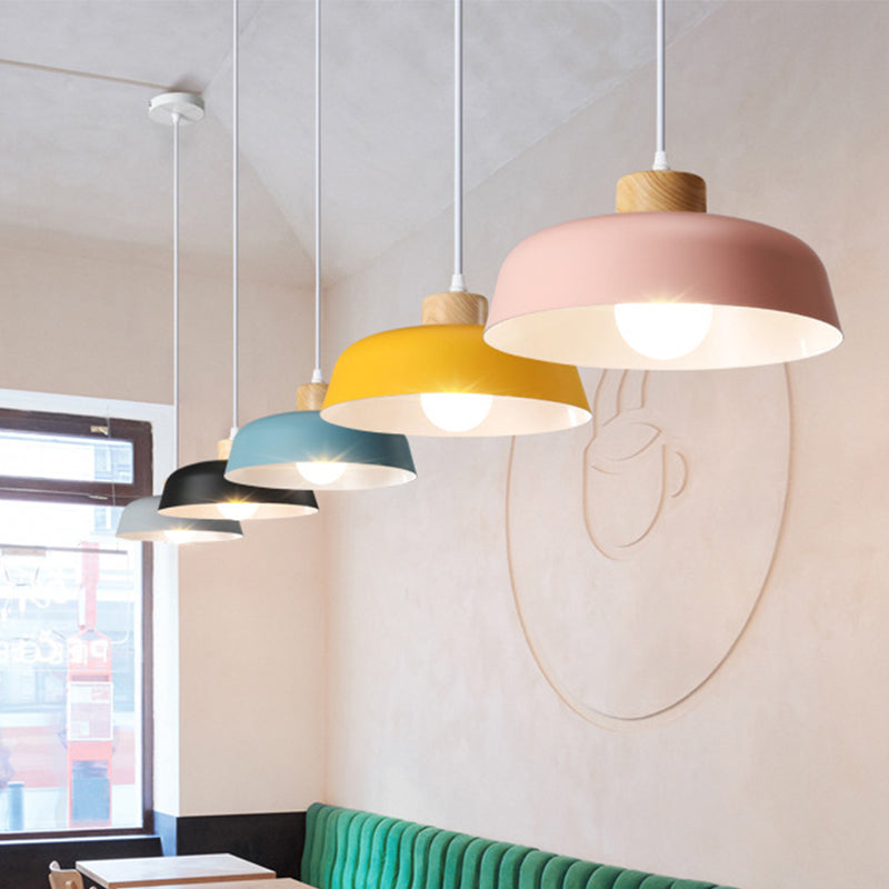 Bowl Shade Restaurant Pendant lampe Métallique 1 Macaron Macaron Lumière en rose / bleu / jaune avec bouton de bois