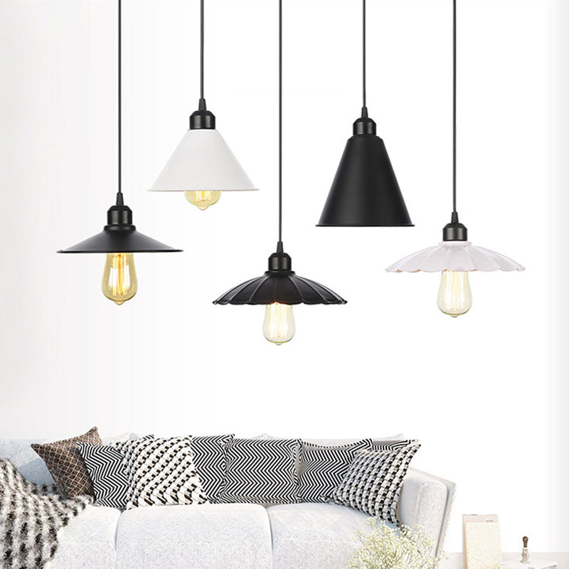 1 Head Ceiling Hang Lamp Rustic Living Room Pendant Light Kit with Flared/Scalloped/Horn Iron Shade in Black/White