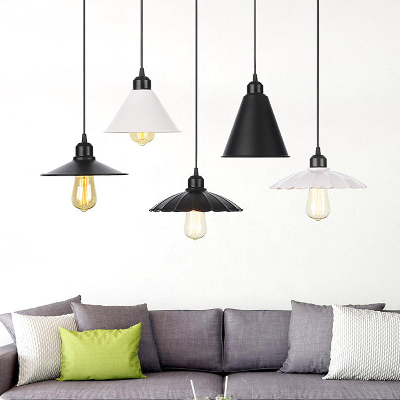 1 Head Ceiling Hang Lamp Rustic Living Room Pendant Light Kit with Flared/Scalloped/Horn Iron Shade in Black/White
