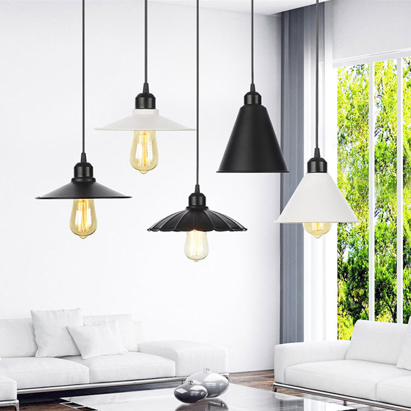 1 Head Ceiling Hang Lamp Rustic Living Room Pendant Light Kit with Flared/Scalloped/Horn Iron Shade in Black/White