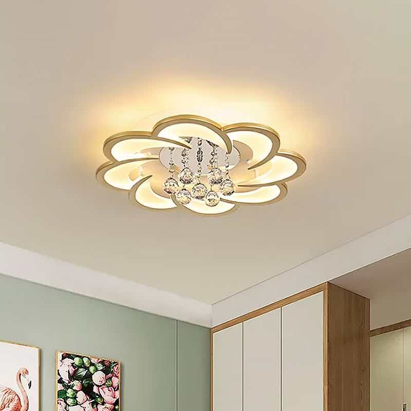 Modernist Petal Flush Ceiling Light Fixture Acrylic 20.5"/27" W LED Bedroom Flushmount in Gold, Warm/White Light