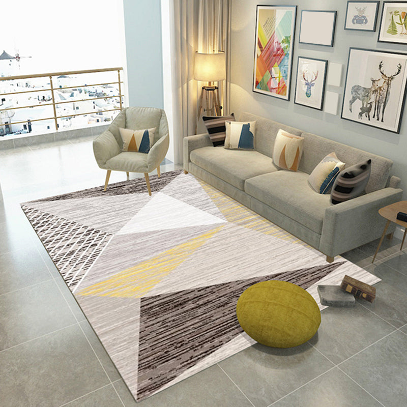 Compact Multicolored Modern Rug Polypropylene Triangles Pattern Rug Non-Slip Backing Carpet for Living Room