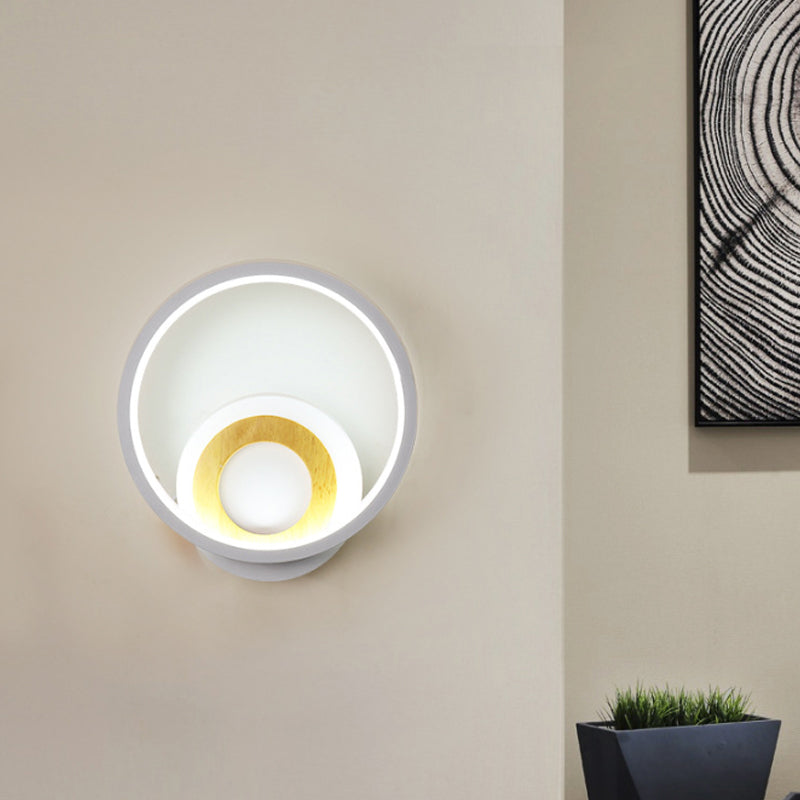 Lámpara de pared acrílica de anillo doble iluminación nórdica de montaje en pared de color blanco y madera en luz cálida/blanca para el hogar