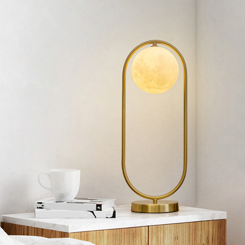 Luce da tavolo notturno ellittico oro Minimalista 1 comodino metallico con tonalità in vetro di latte luna finta