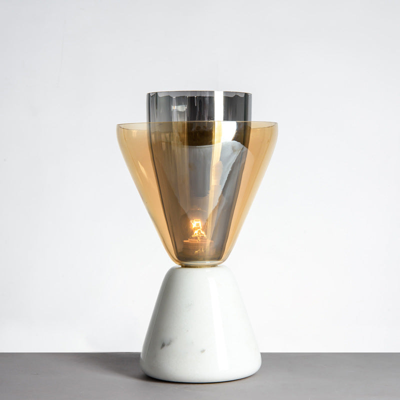 Lampada da tavolo conico a doppia conica invertita post-moderna ambra e fumo grigio vetro singolo soggiorno luce notturna in bianco