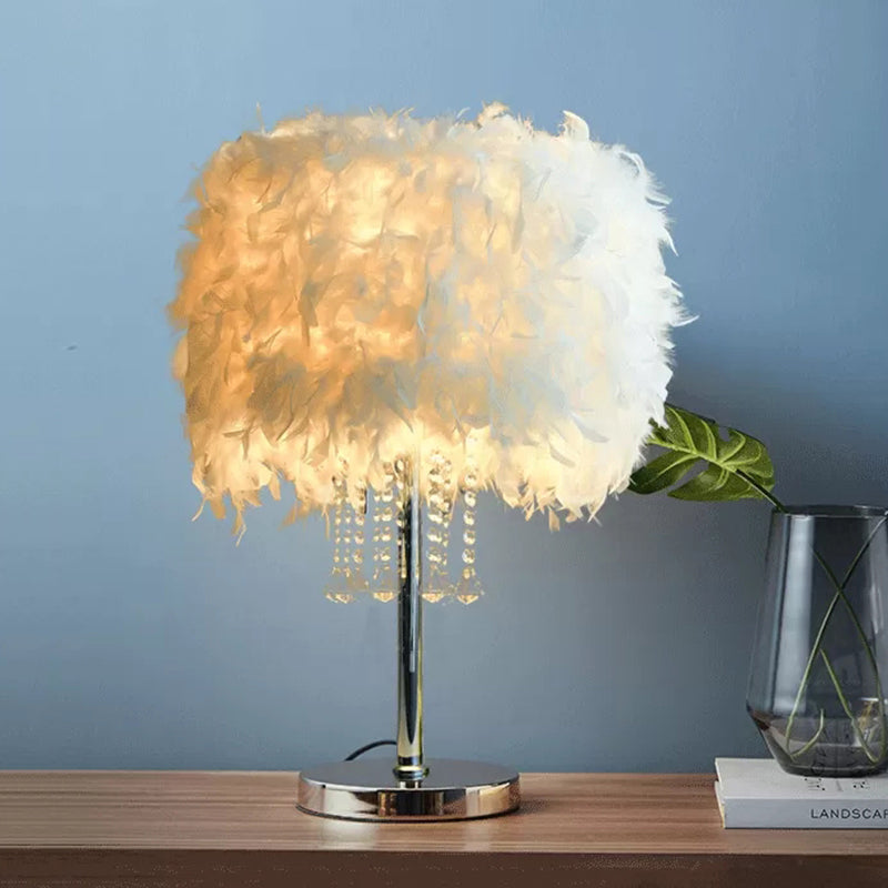 Romantic Drum Desk Light Feather Feather White Table Light con cuentas de cristal transparente para restaurante de hotel