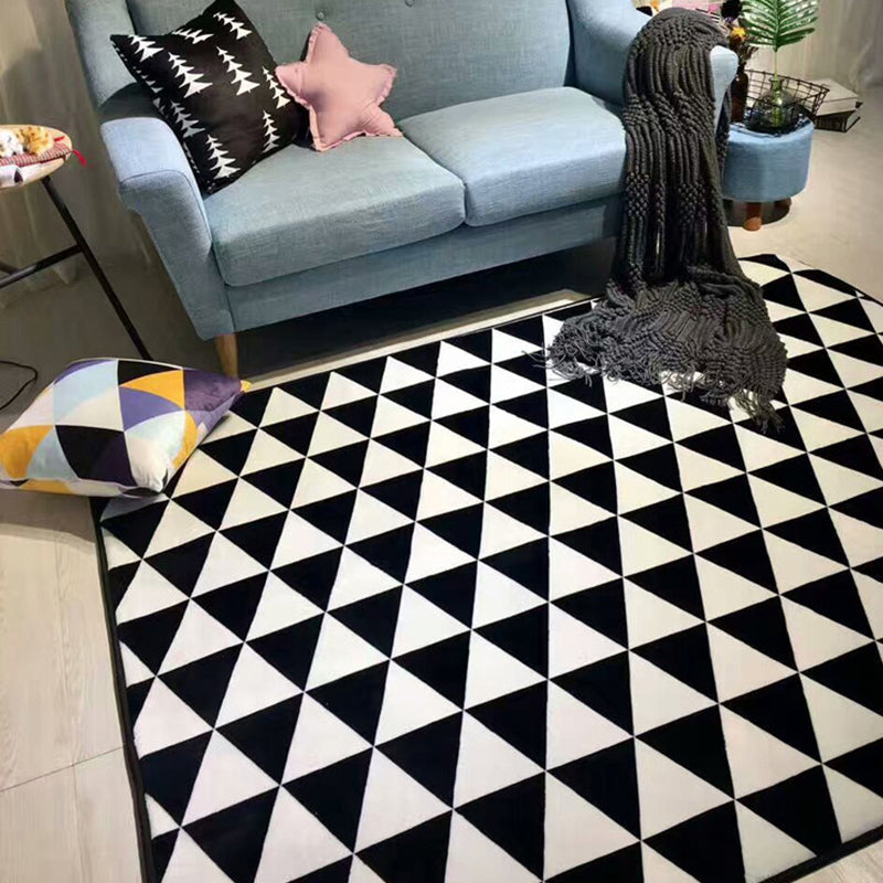 Modern Living Room Rug in Black and Grey Geometric Diamond Triangle Print Rug Polyester Anti-Slip Area Rug