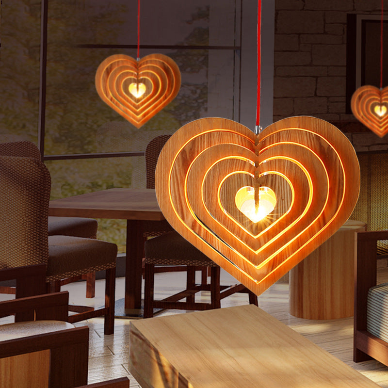 Hout liefdevol hart slinger lichte eigentijdse 1 bol beige hangende hanger over tafel