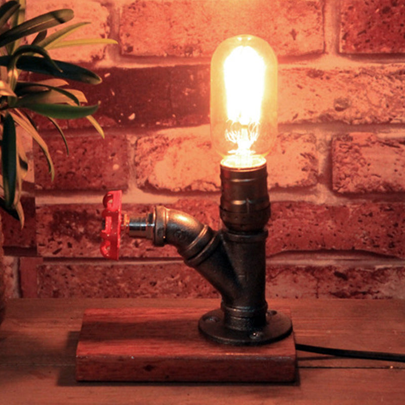 Metall Silber Finish Nacht Lampen-Wasserhahn-ähnlicher Tischleuchte im industriellen Stil mit Wasserventil-Deco