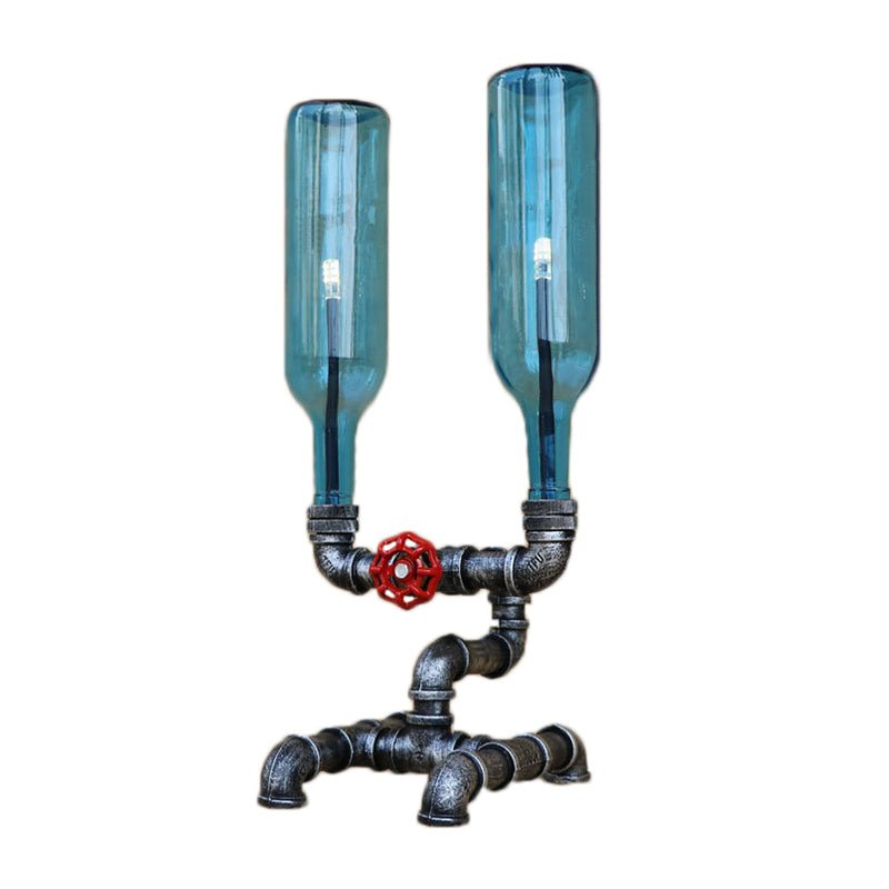 Lampada da tavolo argento antico a 2 lampadine Lampada da tavolo industriale con paralume per bottiglia di vino in ferro e vetro con base a tubo