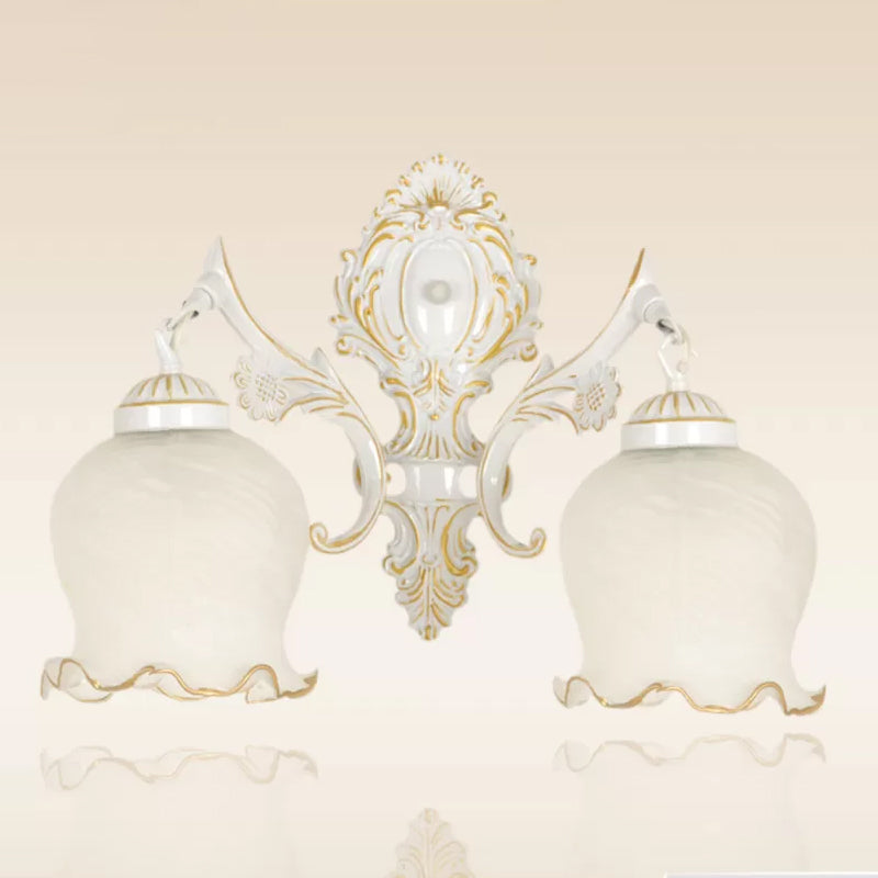 Bronze/weiße Rüschen-Wandleuchte, traditionelles Milchglas, 2 Köpfe, Wohnzimmer-Wandleuchte