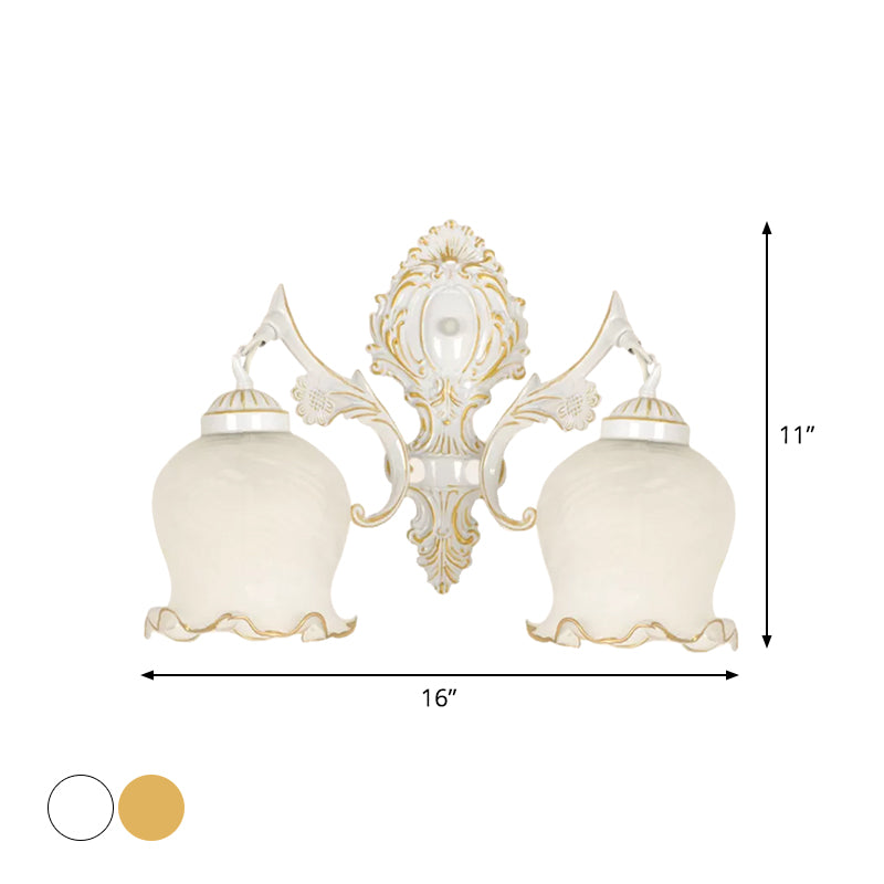Bronze/weiße Rüschen-Wandleuchte, traditionelles Milchglas, 2 Köpfe, Wohnzimmer-Wandleuchte