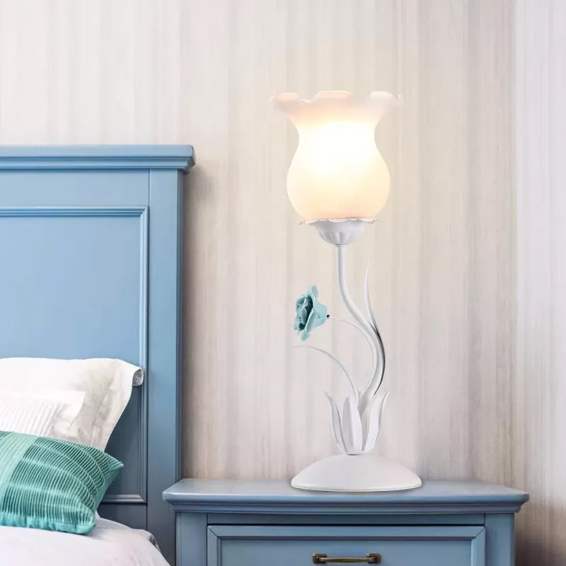Beige/White/Green Flower Nightstand Lamp American Garden Frosted Milky Glass 1-Head Living Room Table Light