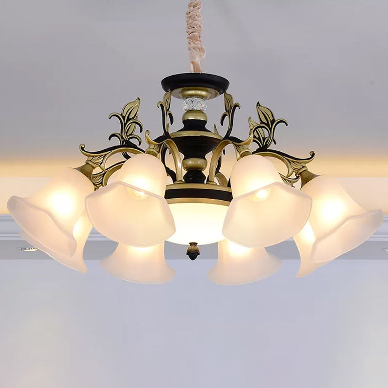 Bellflower Frosted White Glass Kroonluchter boerderij 3/6/12 Hoofden woonkamer hangende verlichtingsarmatuur in brons