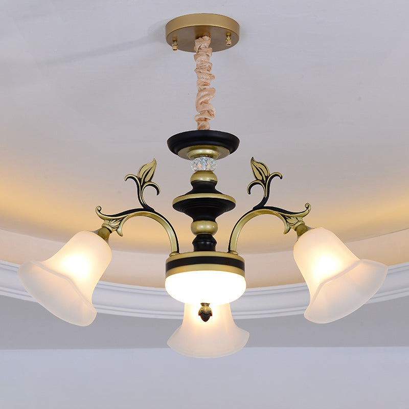 Bellflower Frosted White Glass Kroonluchter boerderij 3/6/12 Hoofden woonkamer hangende verlichtingsarmatuur in brons