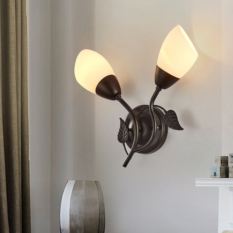 Luce con funce murale di tulipano rustico 2 lampadine opali in vetro glassata lampada montata in nero in nero/oro per camera da letto