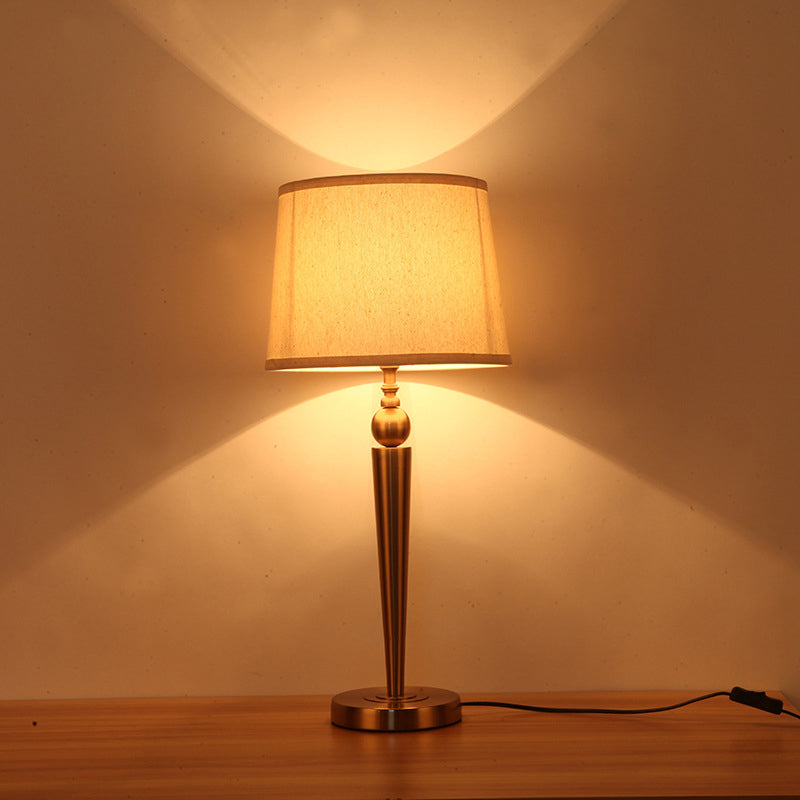 Taps toelopende tafellamp moderne stof 1 kop wit nachtkastje licht voor hotel