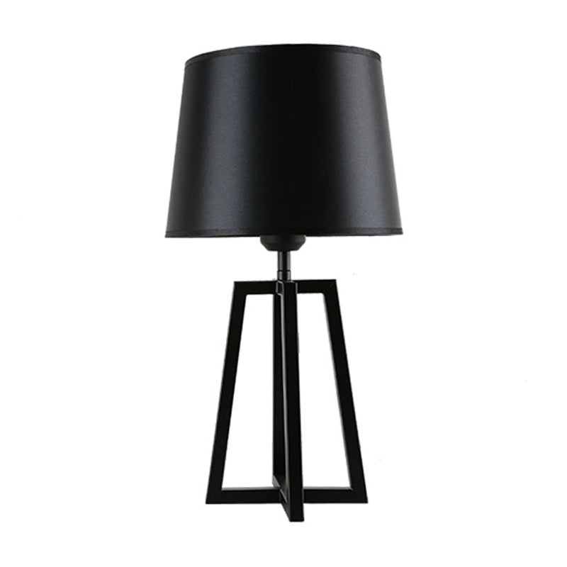 Taps toelopende schaduw Nachtlamp Noordelijke 1 kop Zwart/Wit Tafel Stand Licht met Trapezoid Stand