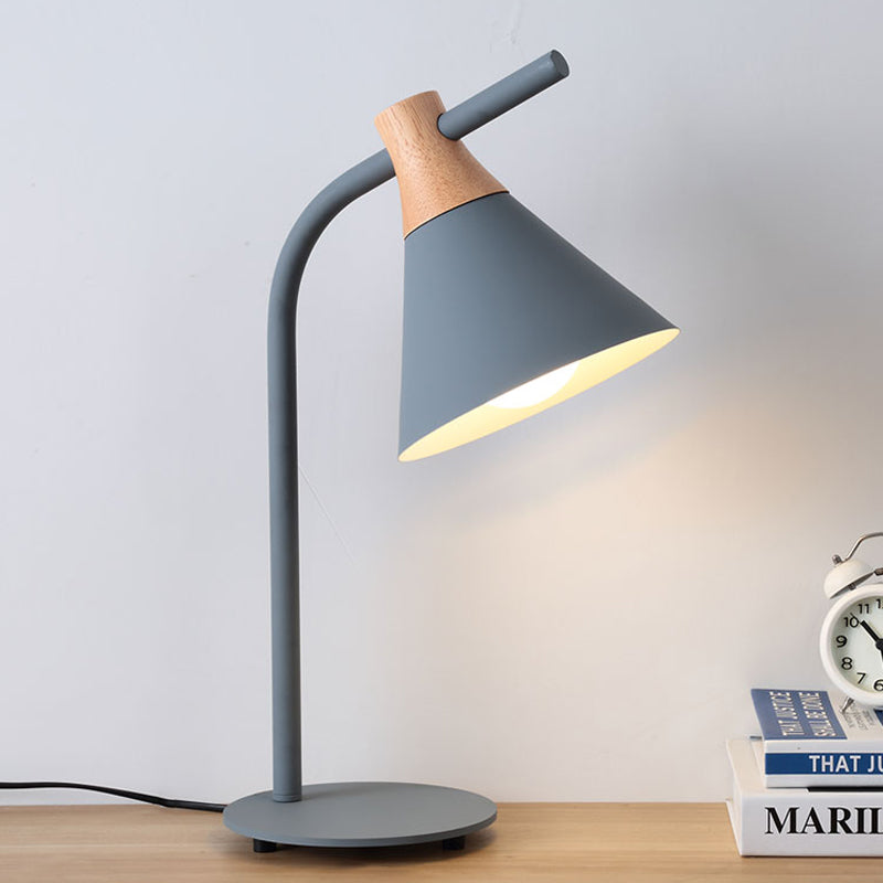Nordic Style Cone Schreibtisch Licht mit Plug-in-Kabelmetall 1 Kopfschreibtischlampe für Schlafzimmer Schlafzimmer