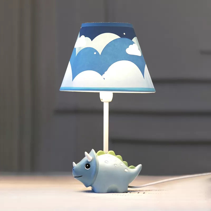 Encantadora luz de escritorio azul con tono cónico Little Dinosaur 1 Lámpara de escritorio de tela de bulbo para dormitorio infantil