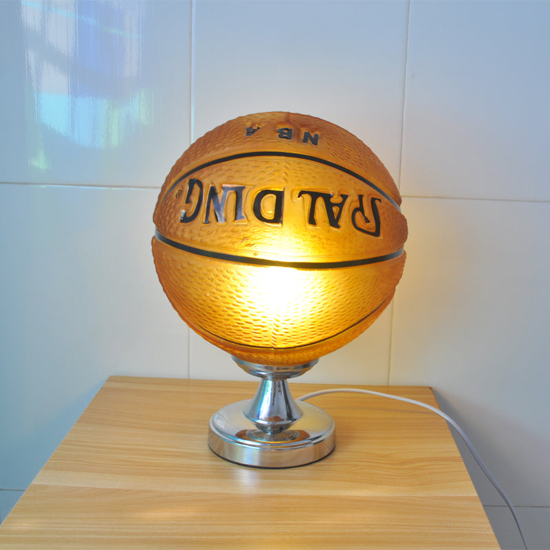 Lampada da scrivania da basket in stile sportivo Lampada da tavolo in vetro a una luce con cavo di collegamento per la cameretta dei bambini