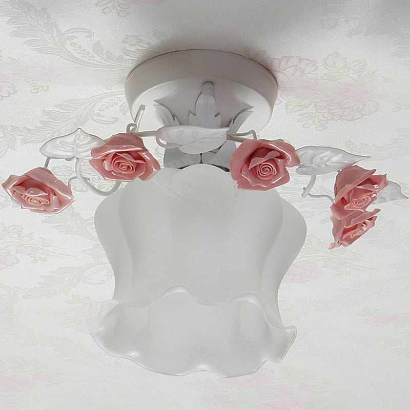Plafonnier semi-encastré en verre blanc givré à volants, style pastoral, éclairage de plafond à 1 lumière pour salle à manger, rose/blanc/bleu
