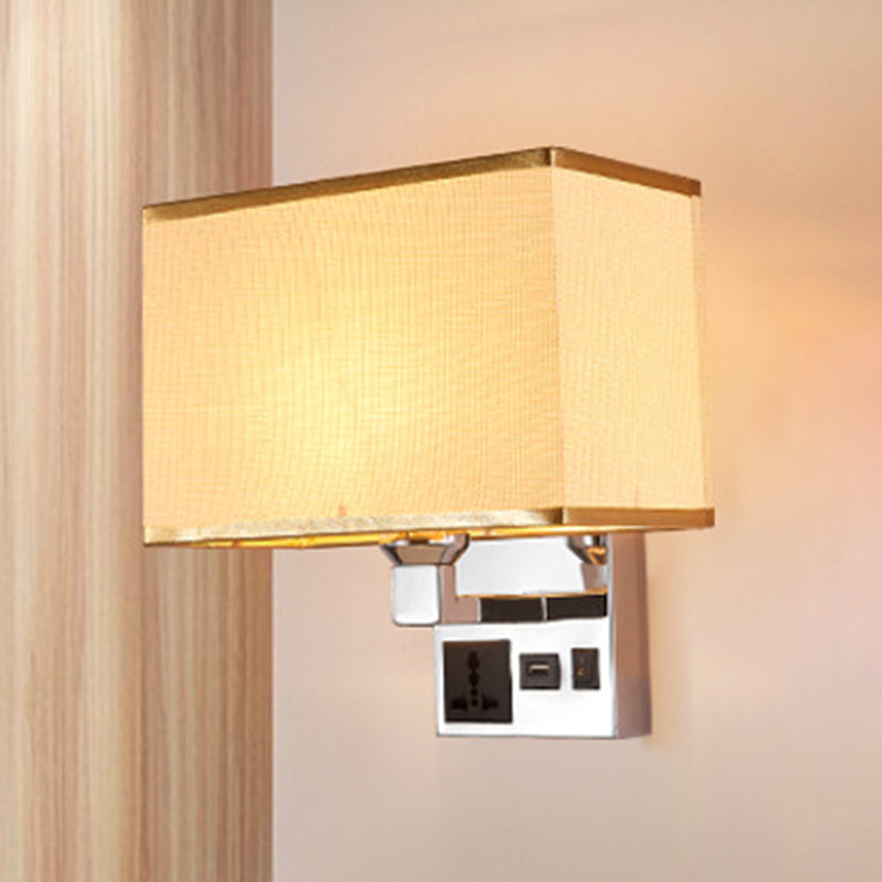 Lampada da parete cuboide bianca/di lino Simplicità Light Sconce a parete con presa a parete e porta USB