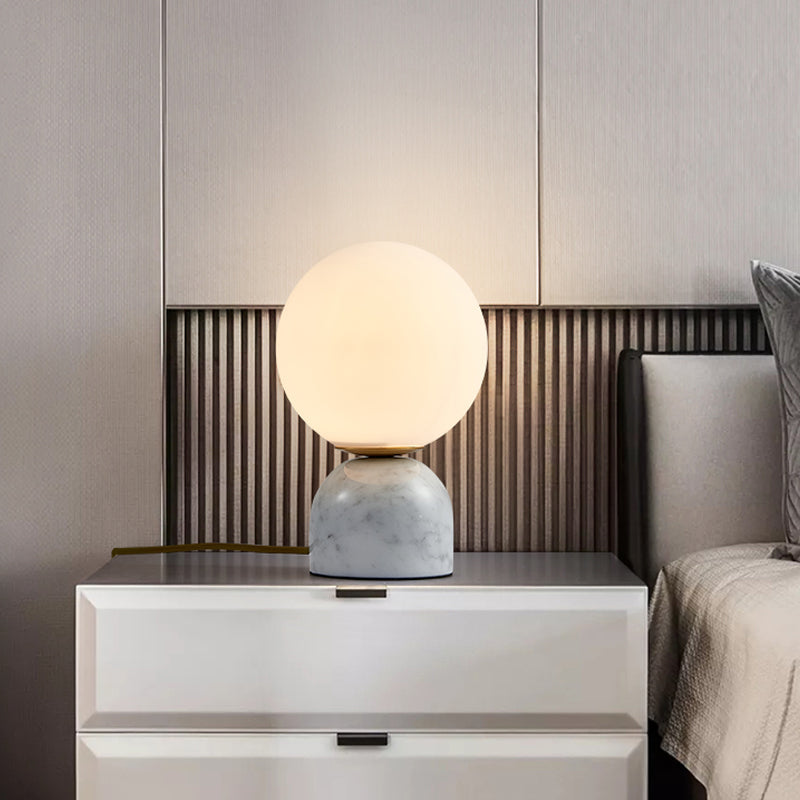 Servizio di notte semplice a sfera Light Milky Glass 1 Lampada da comodino con piedistallo in marmo nero/bianco/verde