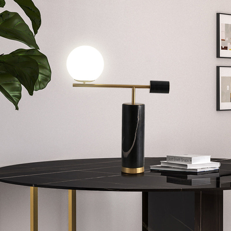 Schwarz/Weiß -Hebel -Tischständer leichte postmoderne 1 Glühbirnen -Marmor -Nachtlampe mit Kugelmilchglasschatten