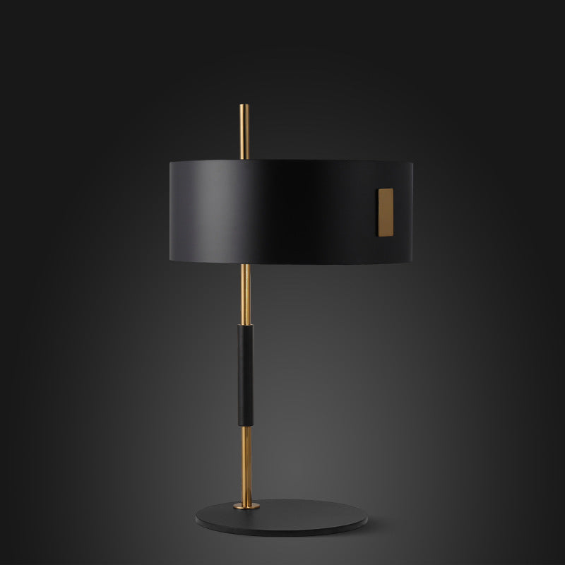 Lampada notturna rotonda nera e in ottone Light da tavolo a singolo metallo minimalista per soggiorno