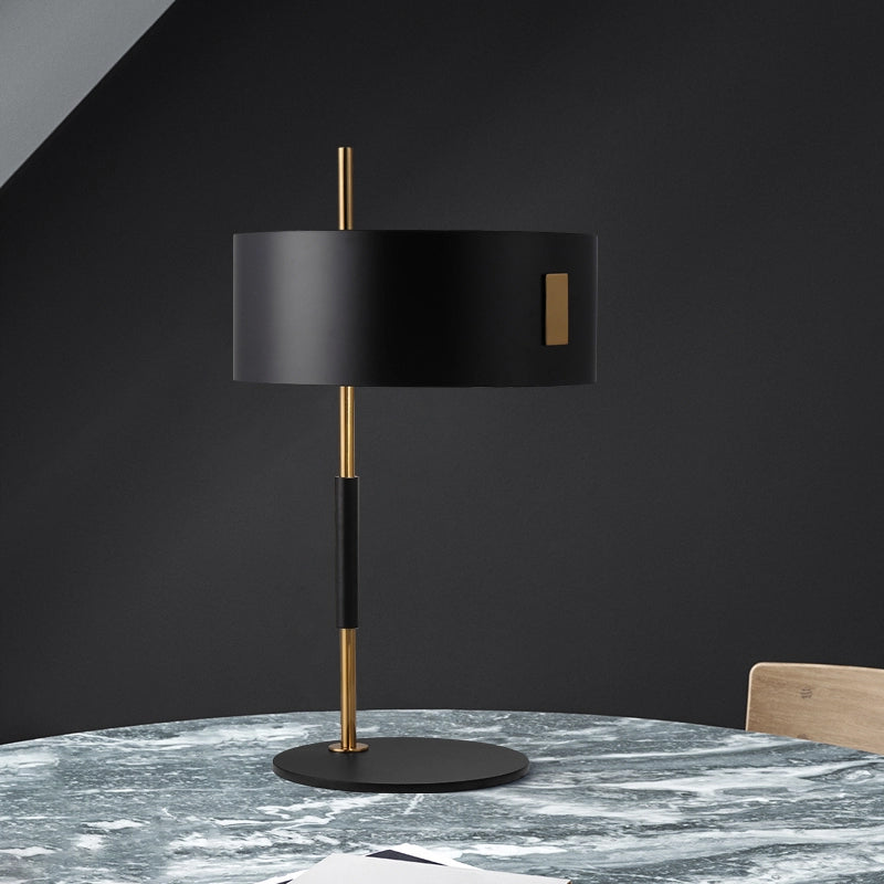 Lampada notturna rotonda nera e in ottone Light da tavolo a singolo metallo minimalista per soggiorno