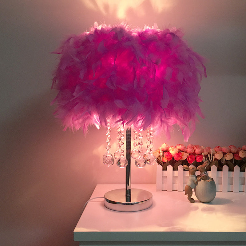 Feather Round Night Stand Lamp Light Contemporary 1-Bulb Red/Rosa/Purple Table Light con goccia di cristallo e base bianca/cromata